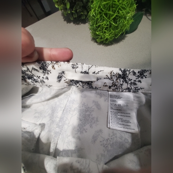H&M Impeccable capris d'été blanc avec motifs de branches noires et beige - Picture 5 of 8